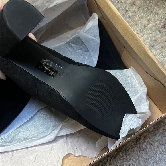 Le Chateau Women's Over the Knee Black Boots - Picture 5 of 5